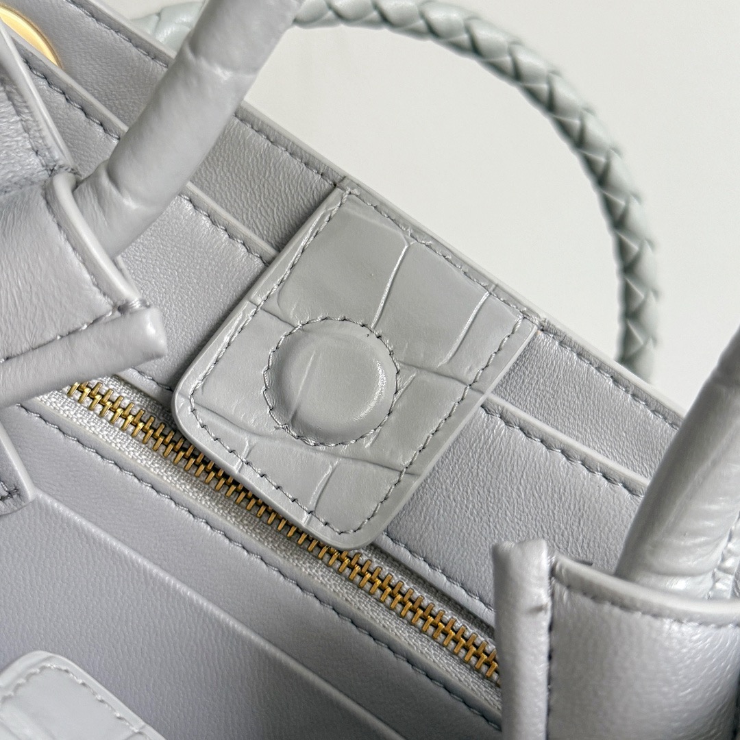 BOTTEGA VENETA 보테가베네타 미니 안디아모 악어가죽 크로스바디 백 7