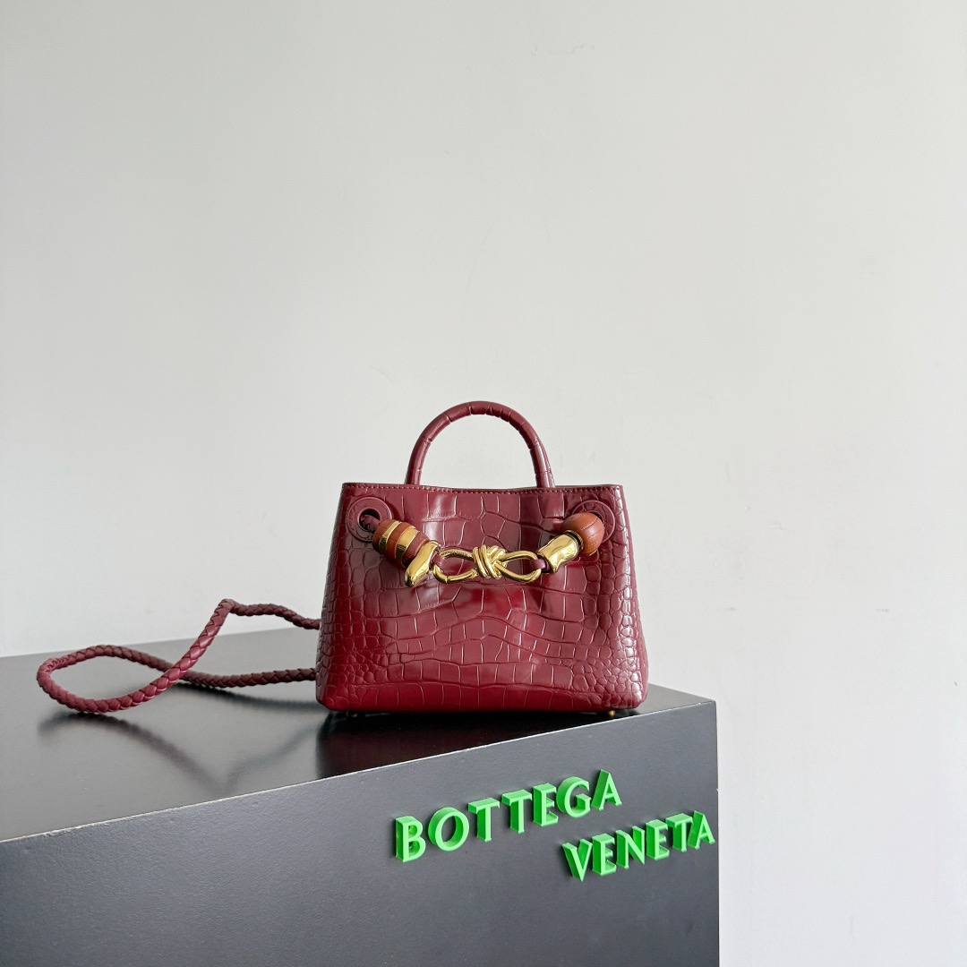 BOTTEGA VENETA 보테가베네타 미니 안디아모 악어가죽 크로스바디 백 1
