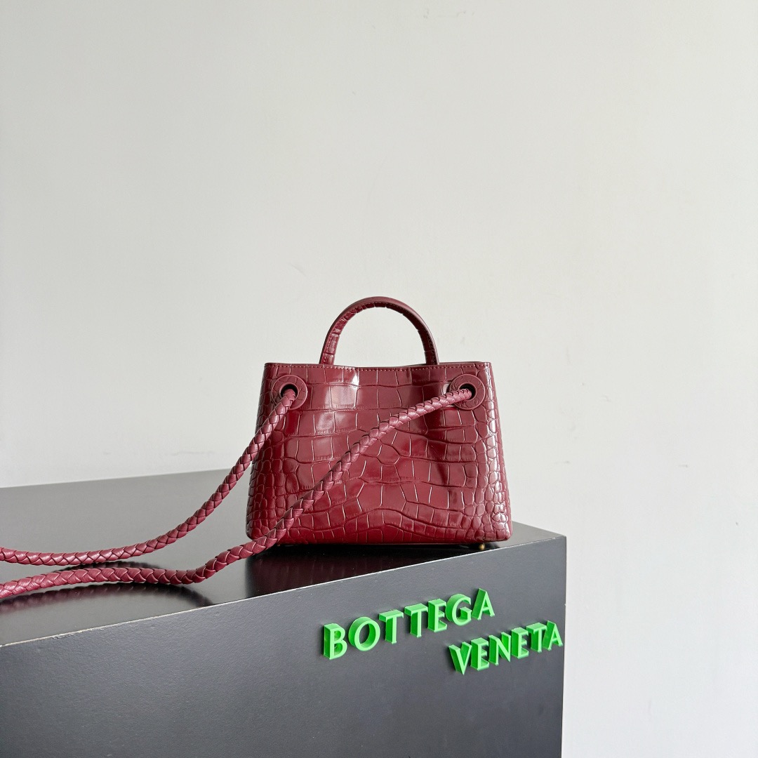 BOTTEGA VENETA 보테가베네타 미니 안디아모 악어가죽 크로스바디 백 3