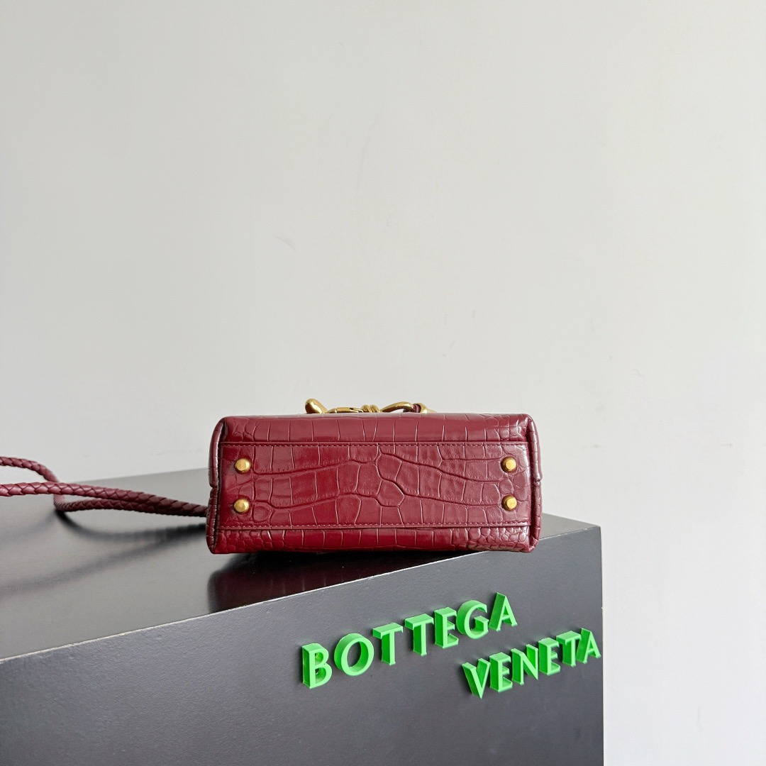 BOTTEGA VENETA 보테가베네타 미니 안디아모 악어가죽 크로스바디 백 4