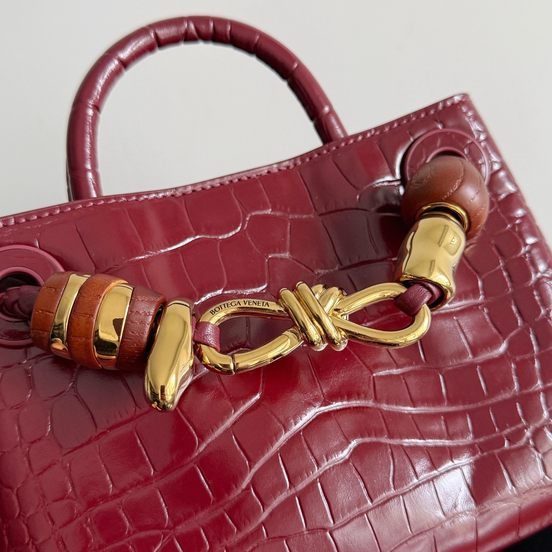 BOTTEGA VENETA 보테가베네타 미니 안디아모 악어가죽 크로스바디 백 5