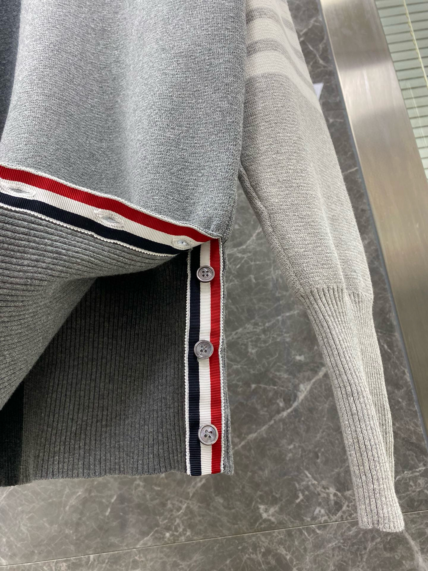 Thom Browne 톰브라운 그레이 컬러블록 라운드넥 니트 스웨터 8