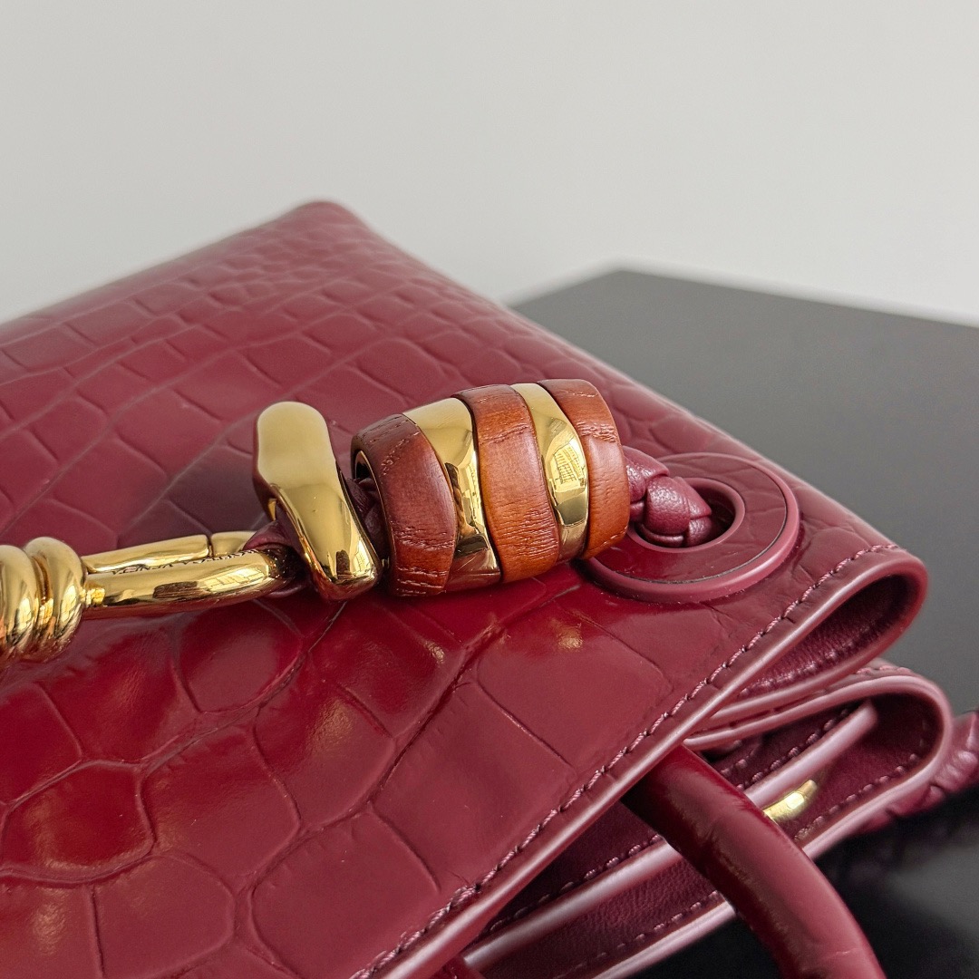 BOTTEGA VENETA 보테가베네타 미니 안디아모 악어가죽 크로스바디 백 6