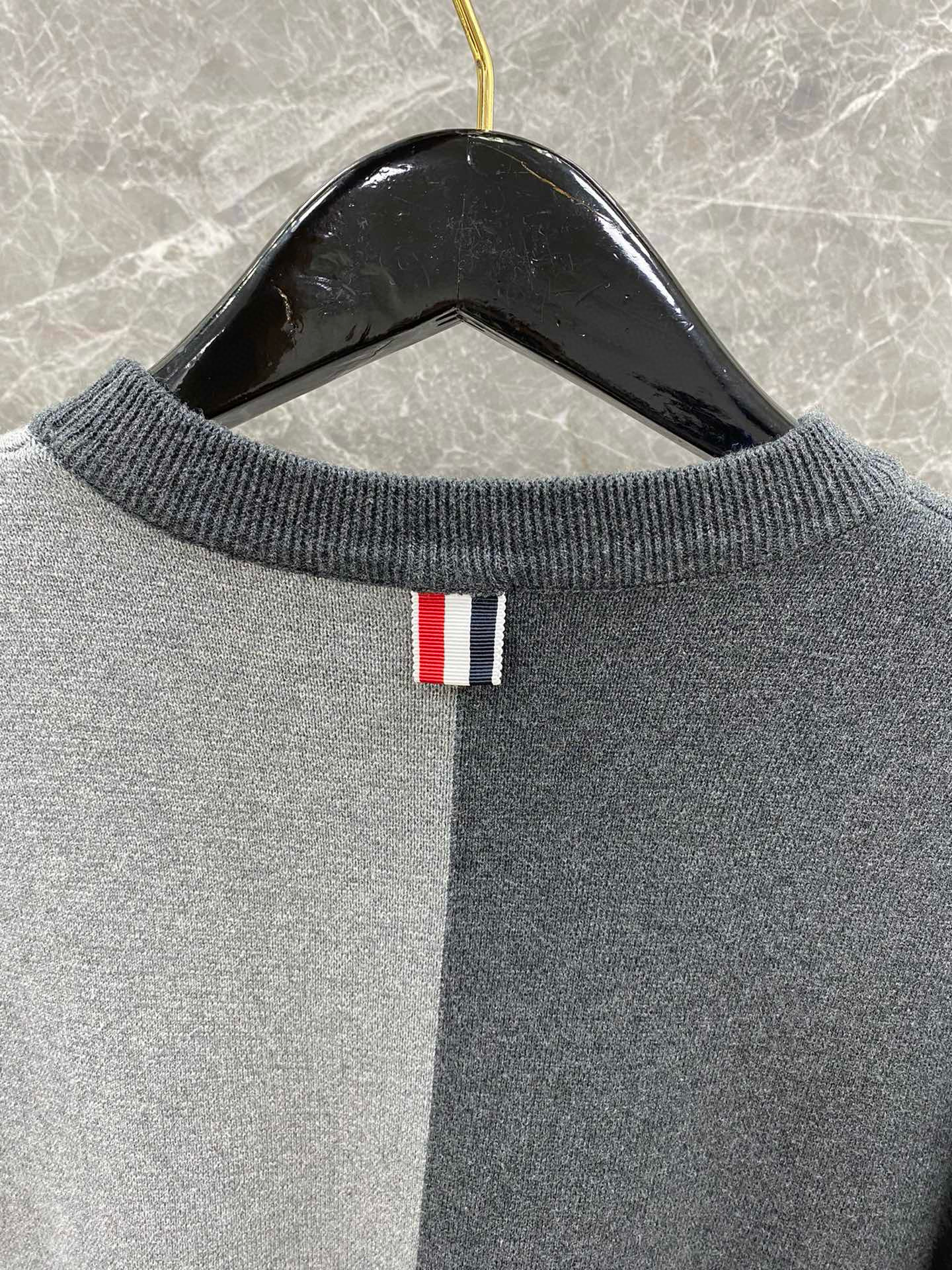 Thom Browne 톰브라운 그레이 컬러블록 라운드넥 니트 스웨터 9