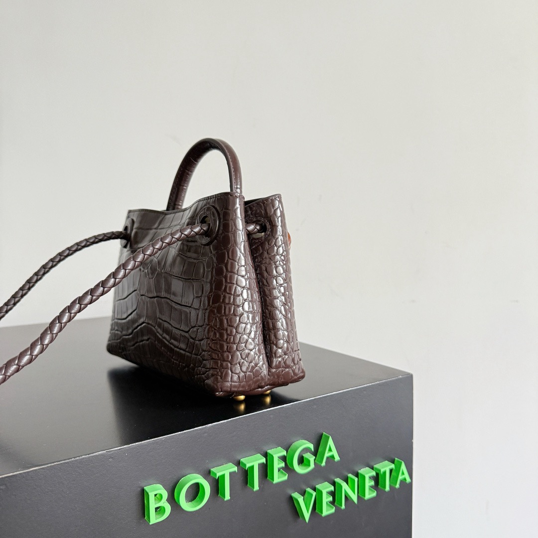 BOTTEGA VENETA 보테가베네타 미니 안디아모 악어가죽 토트백 3