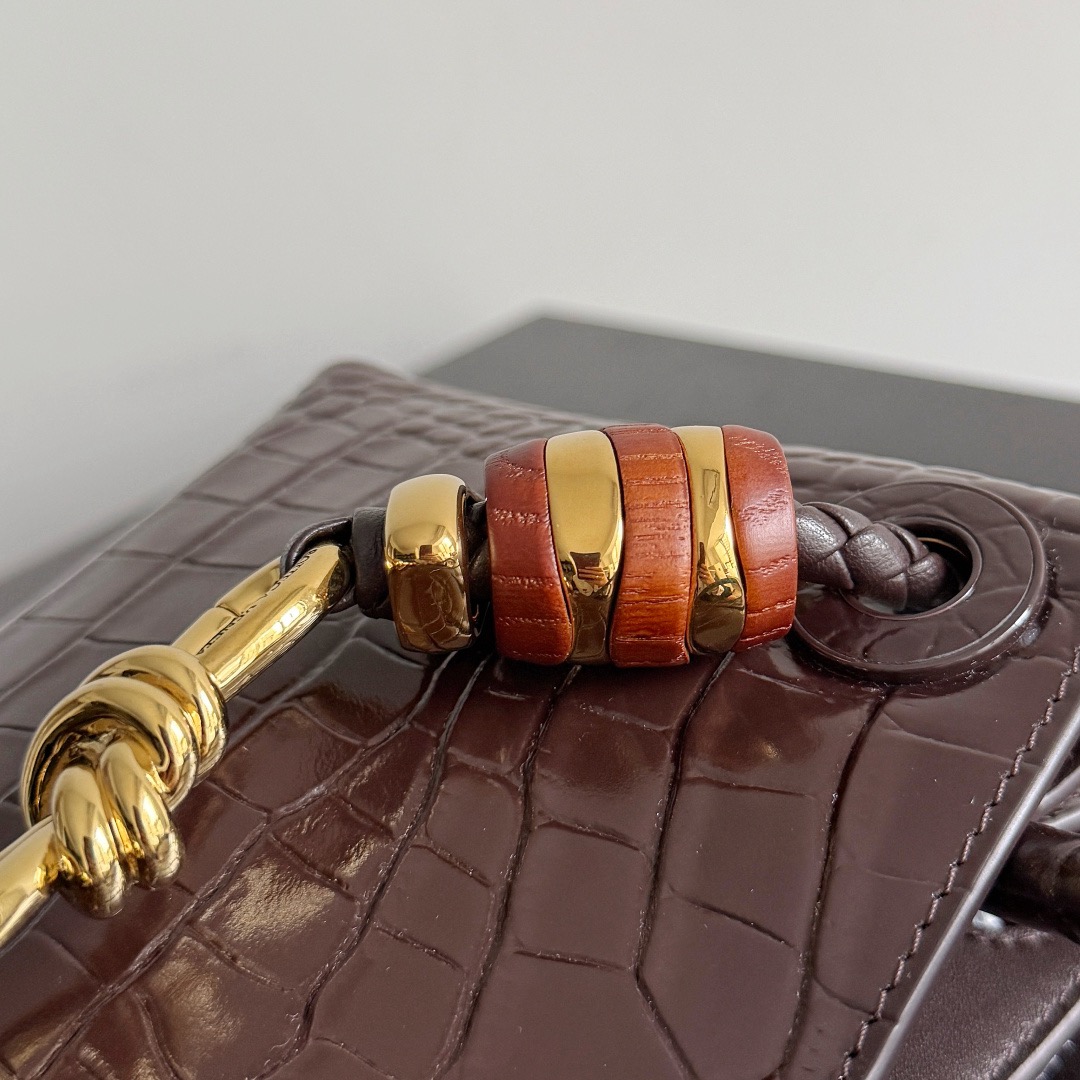 BOTTEGA VENETA 보테가베네타 미니 안디아모 악어가죽 토트백 7