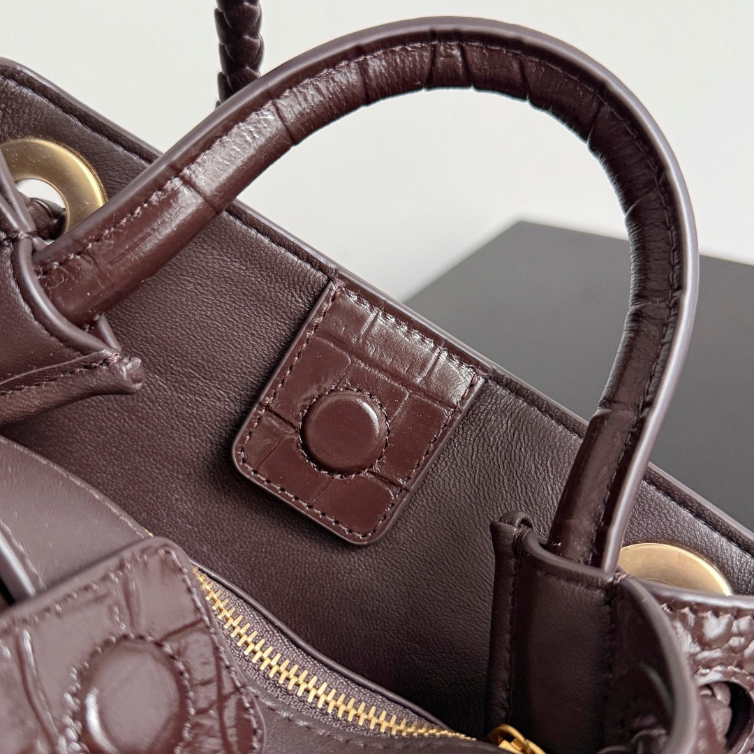 BOTTEGA VENETA 보테가베네타 미니 안디아모 악어가죽 토트백 9