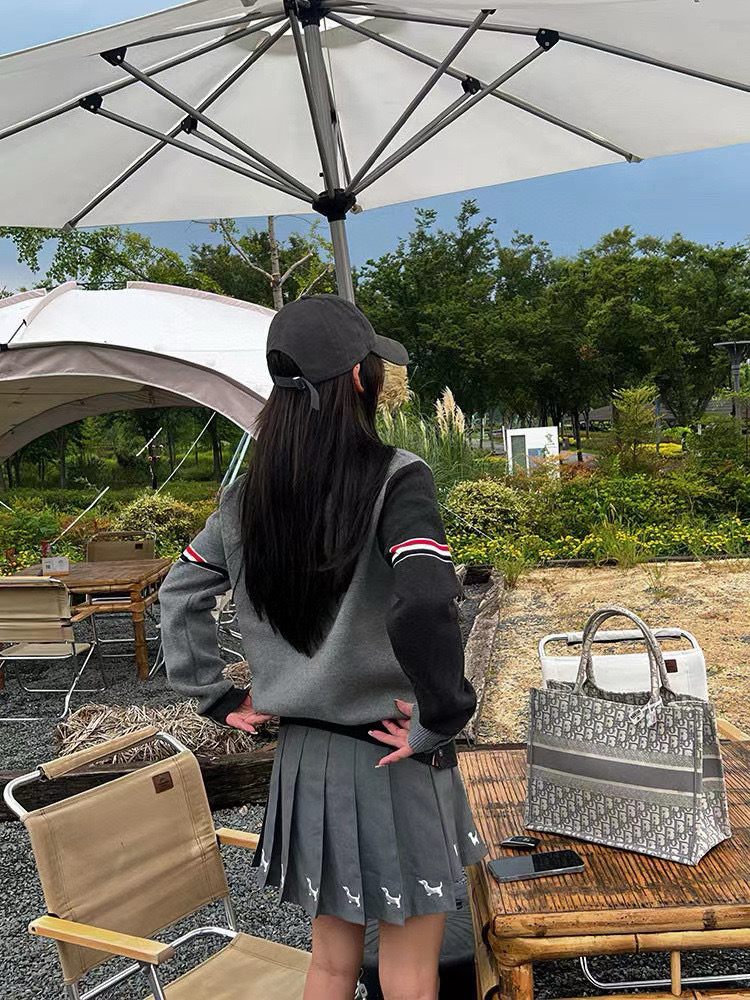 Thom Browne 톰브라운 TB23/FW 삼색 배색 라운드넥 니트 스웨터 10