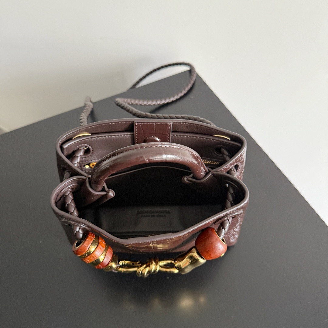 BOTTEGA VENETA 보테가베네타 미니 안디아모 악어가죽 토트백 10