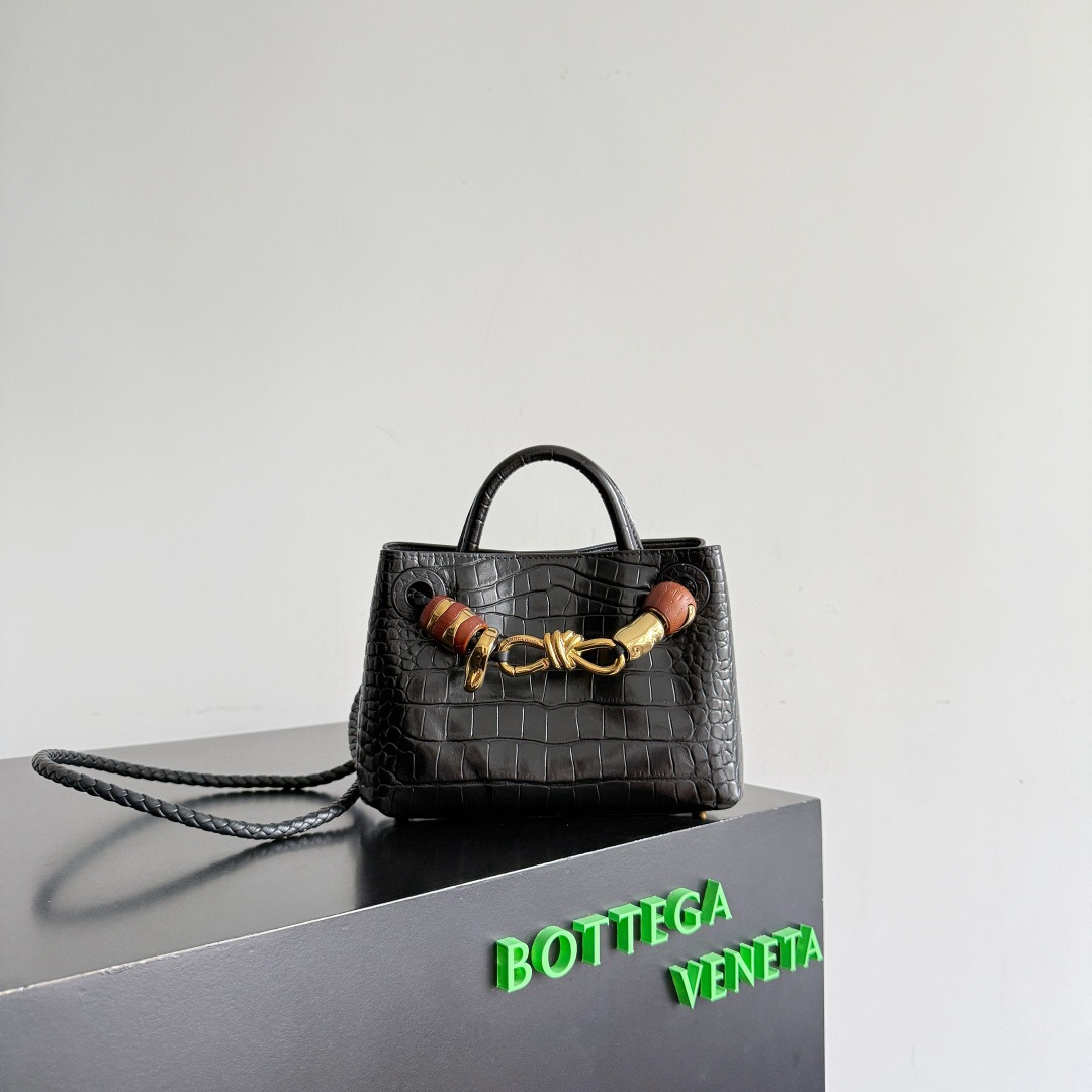 BOTTEGA VENETA 보테가베네타 미니 안디아모 악어가죽 토트백 2