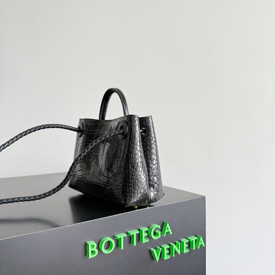 BOTTEGA VENETA 보테가베네타 미니 안디아모 악어가죽 토트백 3