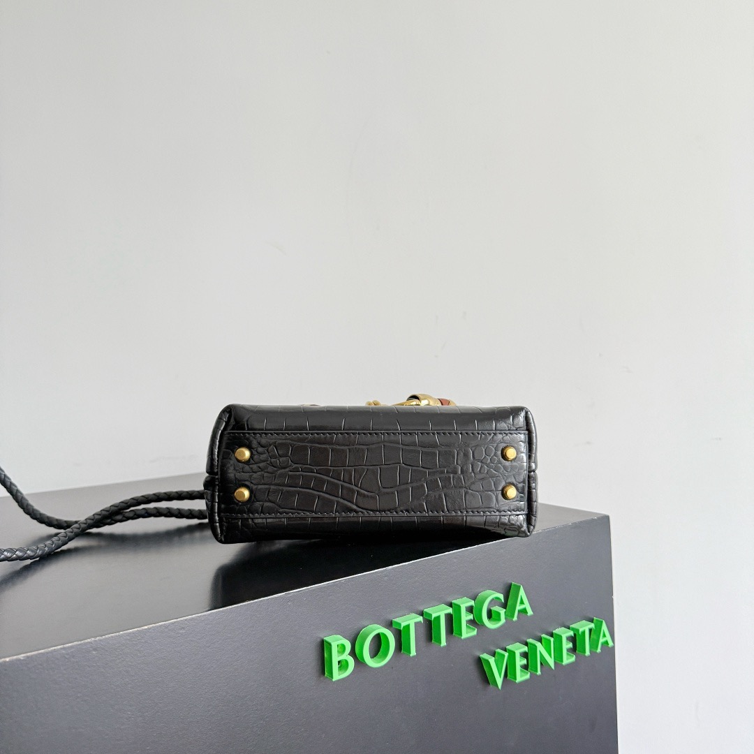 BOTTEGA VENETA 보테가베네타 미니 안디아모 악어가죽 토트백 5