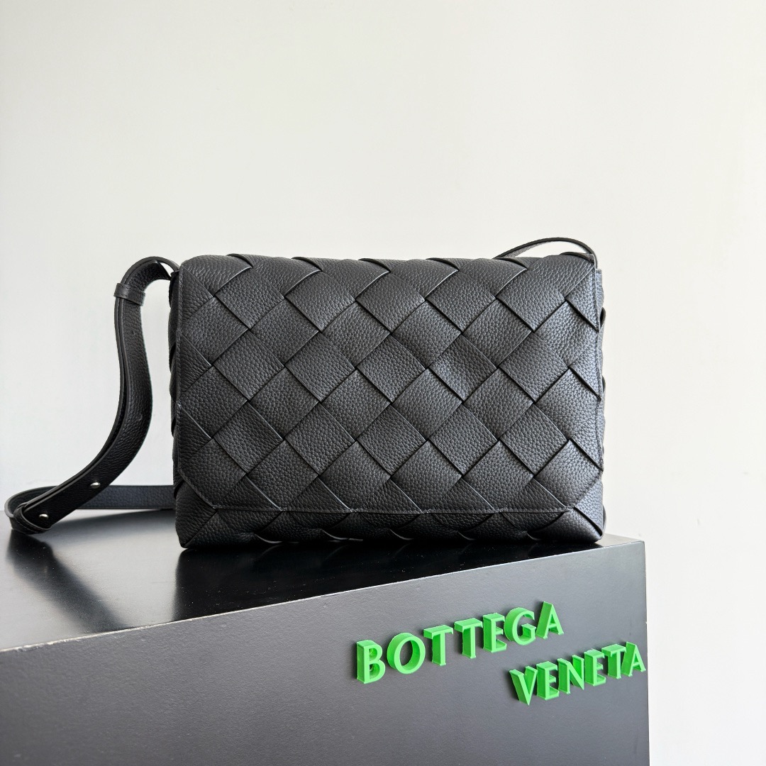 BOTTEGA VENETA 보테가베네타 디아고 인트레치아토 레더 크로스바디 백 스몰/라지 815796 블랙 32cm 10