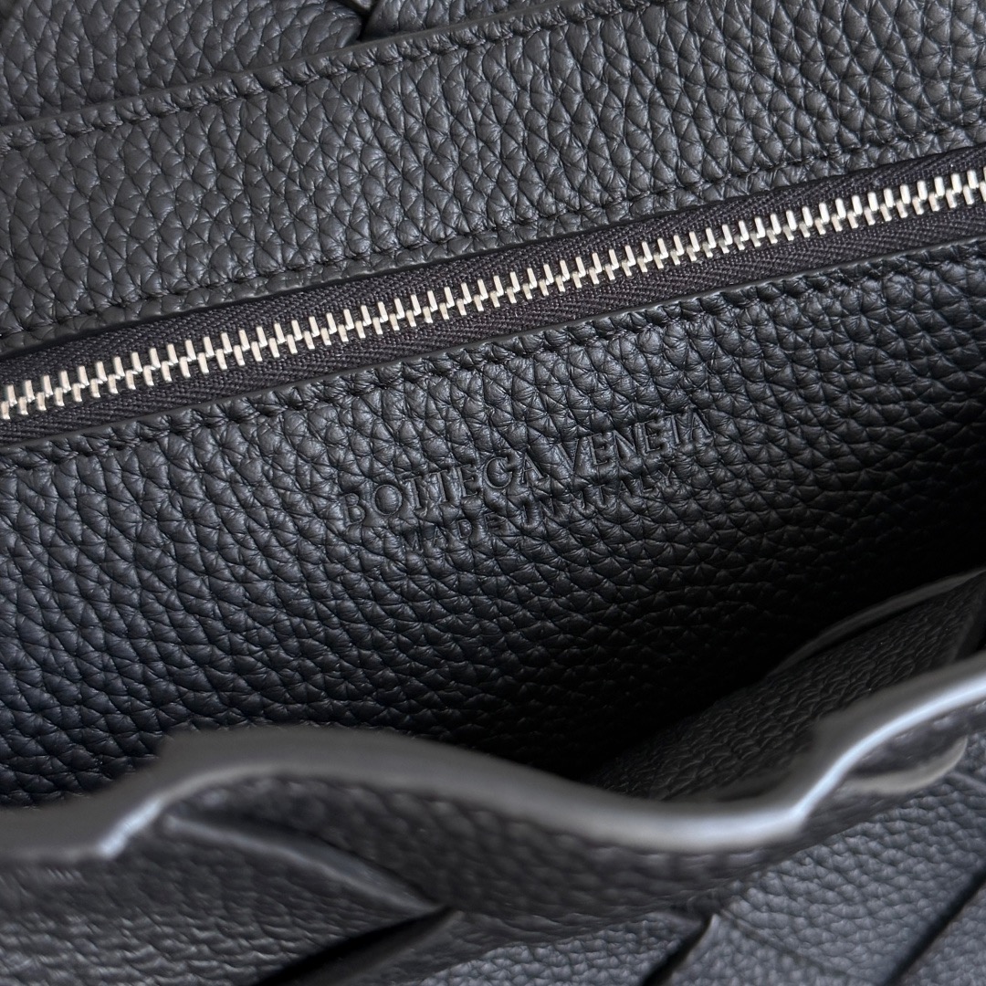 BOTTEGA VENETA 보테가베네타 디아고 인트레치아토 레더 크로스바디 백 스몰/라지 815796 블랙 32cm 15