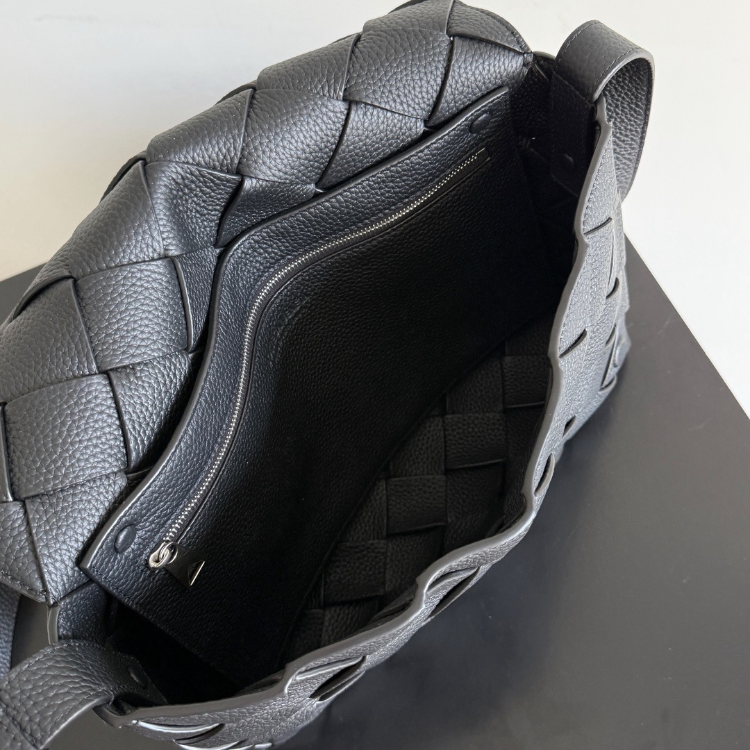 BOTTEGA VENETA 보테가베네타 디아고 인트레치아토 레더 크로스바디 백 스몰/라지 815796 블랙 32cm 17