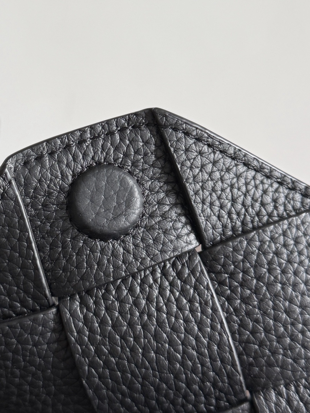 BOTTEGA VENETA 보테가베네타 디아고 인트레치아토 레더 크로스바디 백 스몰/라지 815796 블랙 32cm 18