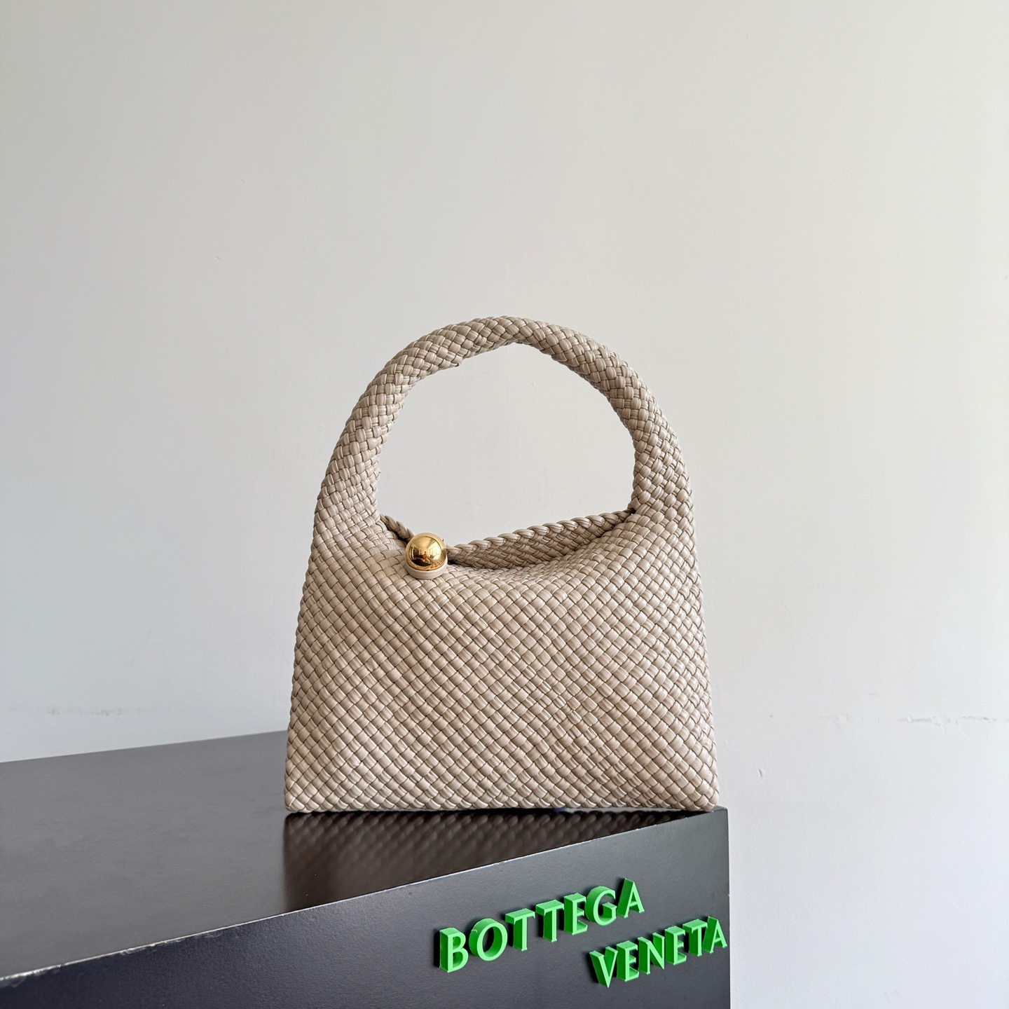 Bottega Veneta Tosca Hop Intrecciato Top Handle Bag 보테가 베네타 토스카 홉 인트레치아토 토트백 베이지 31cm 1