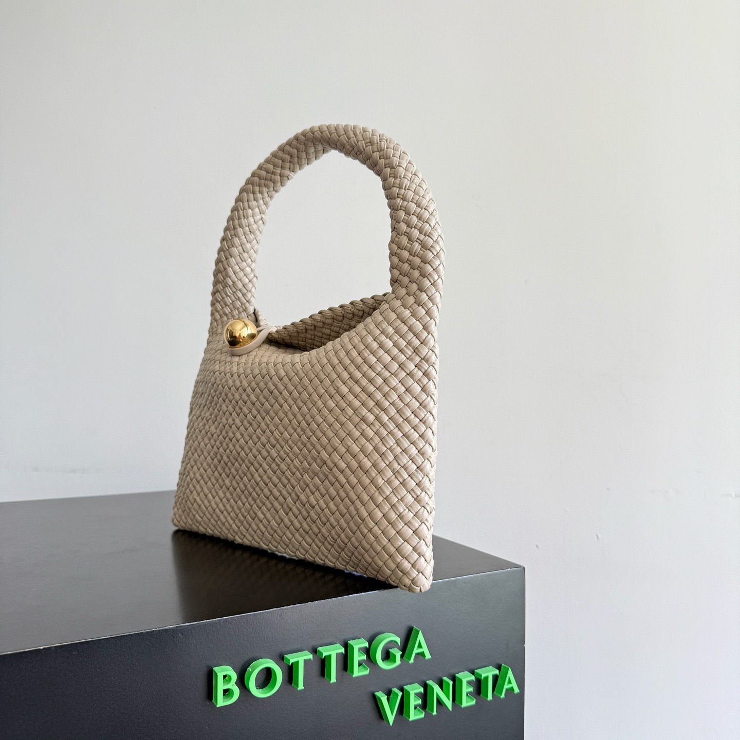 Bottega Veneta Tosca Hop Intrecciato Top Handle Bag 보테가 베네타 토스카 홉 인트레치아토 토트백 베이지 31cm 2