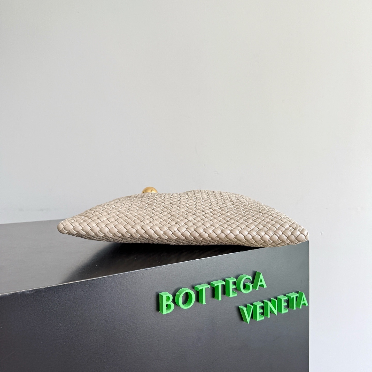 Bottega Veneta Tosca Hop Intrecciato Top Handle Bag 보테가 베네타 토스카 홉 인트레치아토 토트백 베이지 31cm 3