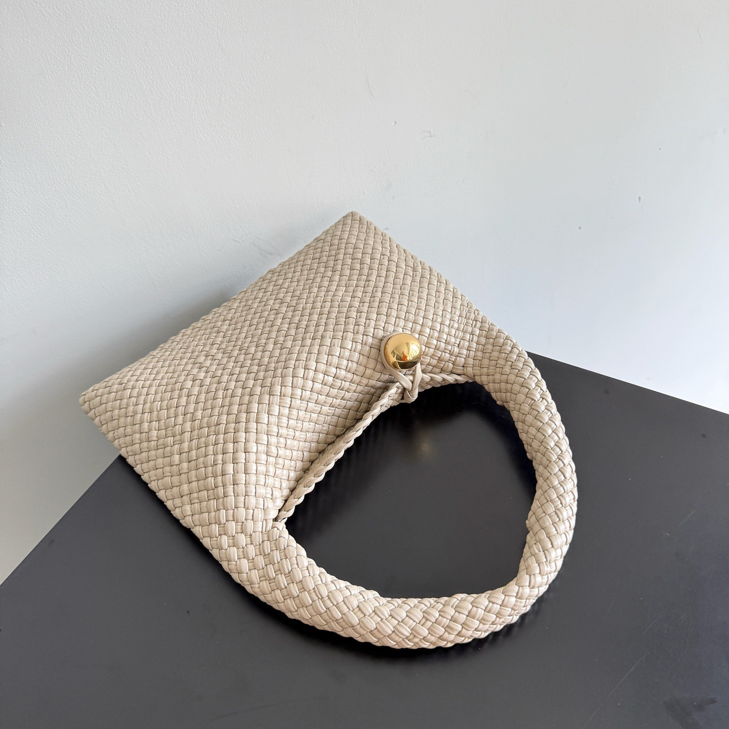 Bottega Veneta Tosca Hop Intrecciato Top Handle Bag 보테가 베네타 토스카 홉 인트레치아토 토트백 베이지 31cm 5