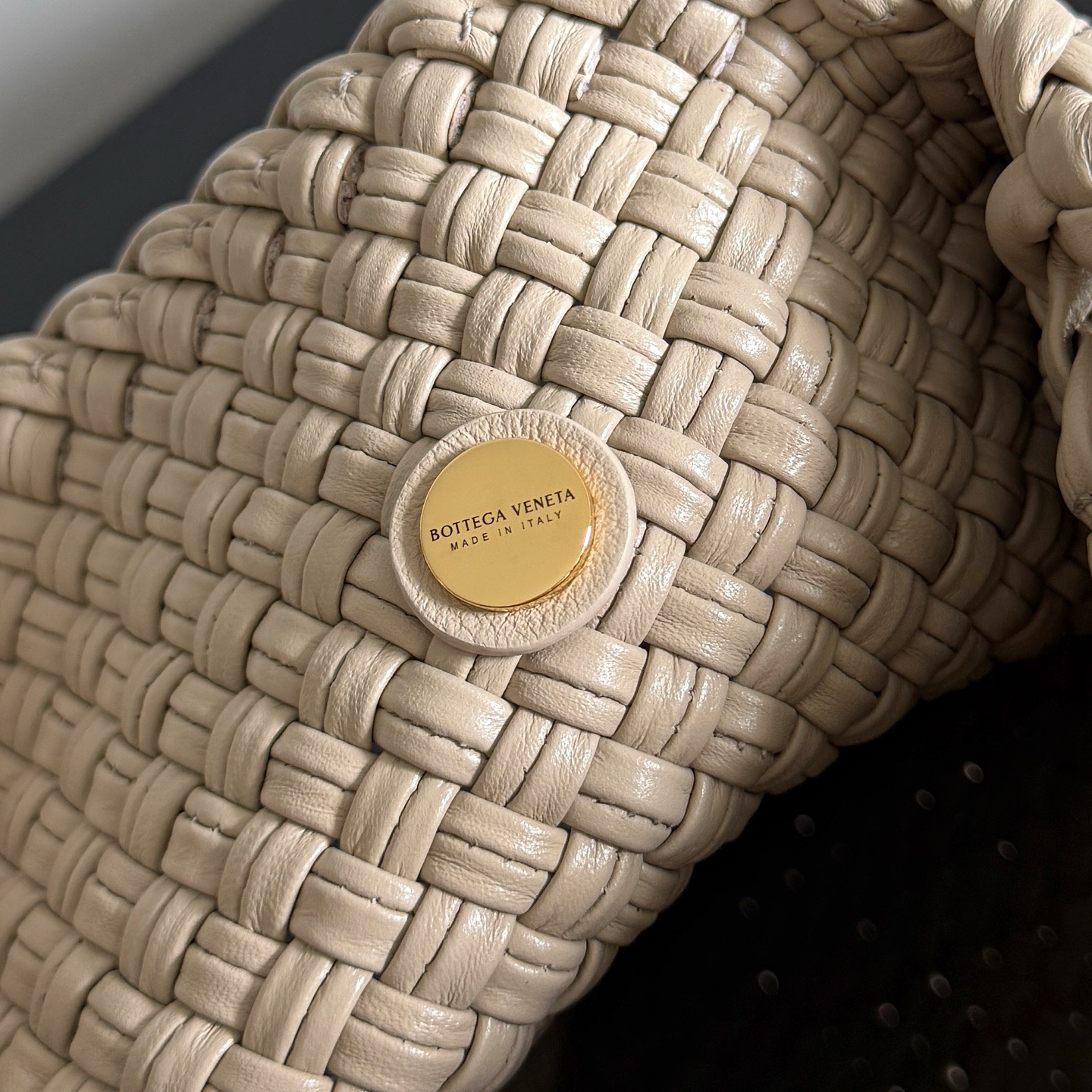 Bottega Veneta Tosca Hop Intrecciato Top Handle Bag 보테가 베네타 토스카 홉 인트레치아토 토트백 베이지 31cm 6