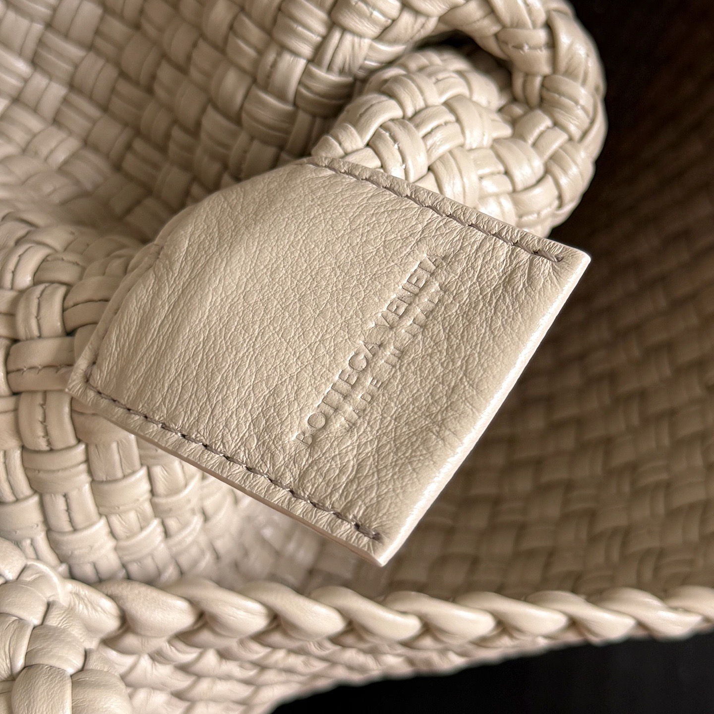 Bottega Veneta Tosca Hop Intrecciato Top Handle Bag 보테가 베네타 토스카 홉 인트레치아토 토트백 베이지 31cm 7