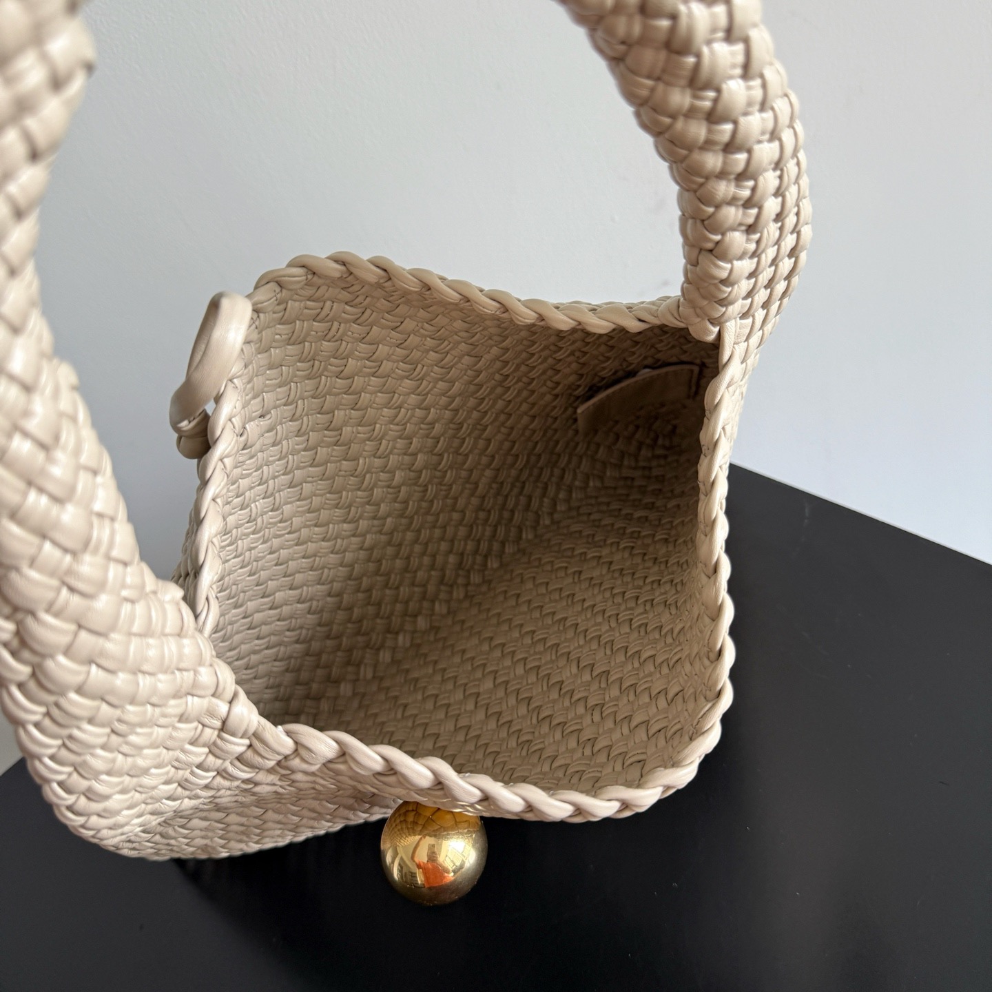 Bottega Veneta Tosca Hop Intrecciato Top Handle Bag 보테가 베네타 토스카 홉 인트레치아토 토트백 베이지 31cm 9