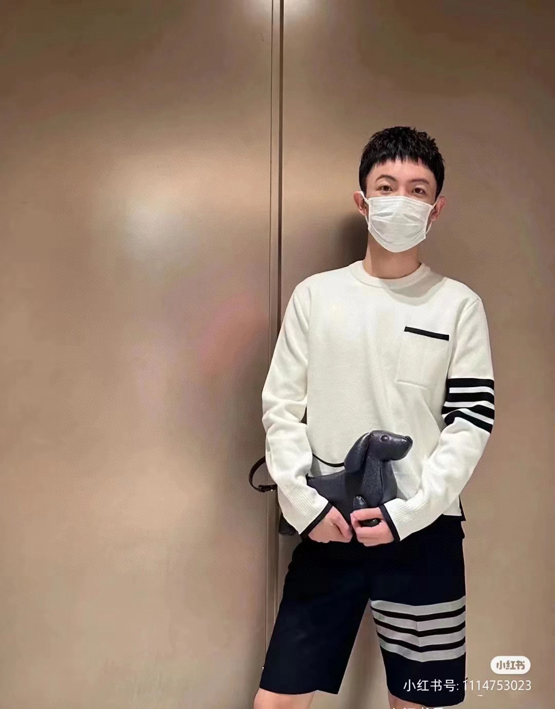 Thom Browne 톰브라운 TB23/FW 가슴 포켓 라운드넥 니트 스웨터 17