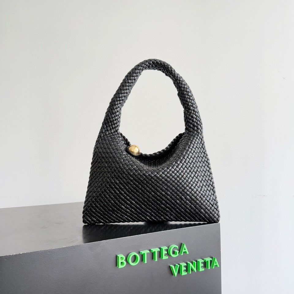 Bottega Veneta Tosca Hop Intrecciato Top Handle Bag 보테가 베네타 토스카 홉 인트레치아토 토트백 블랙 31cm 1