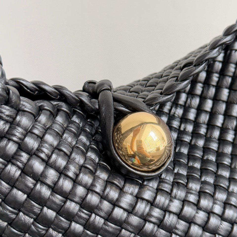 Bottega Veneta Tosca Hop Intrecciato Top Handle Bag 보테가 베네타 토스카 홉 인트레치아토 토트백 블랙 31cm 4