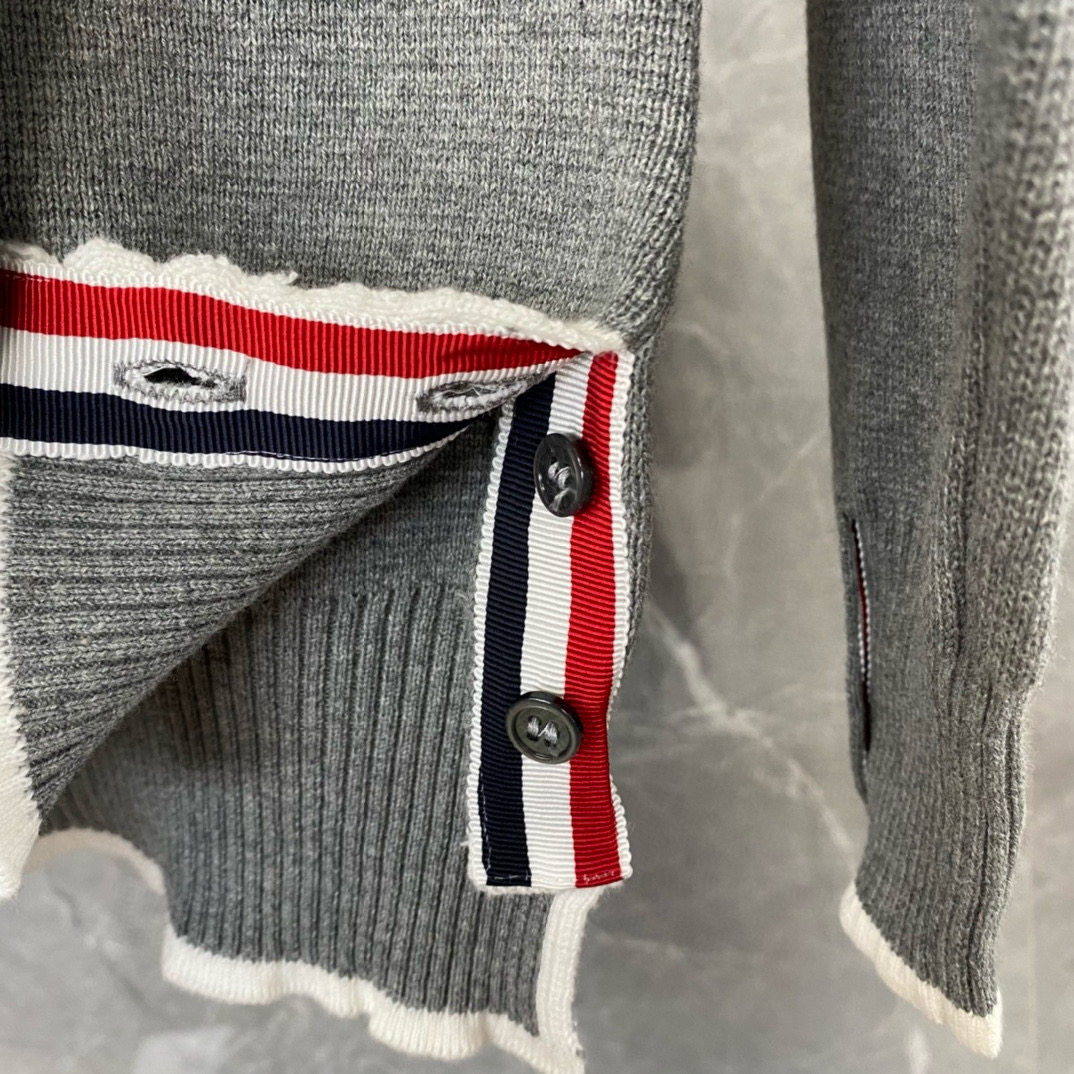 Thom Browne 톰브라운 TB23/FW 가슴 포켓 라운드넥 니트 스웨터 12