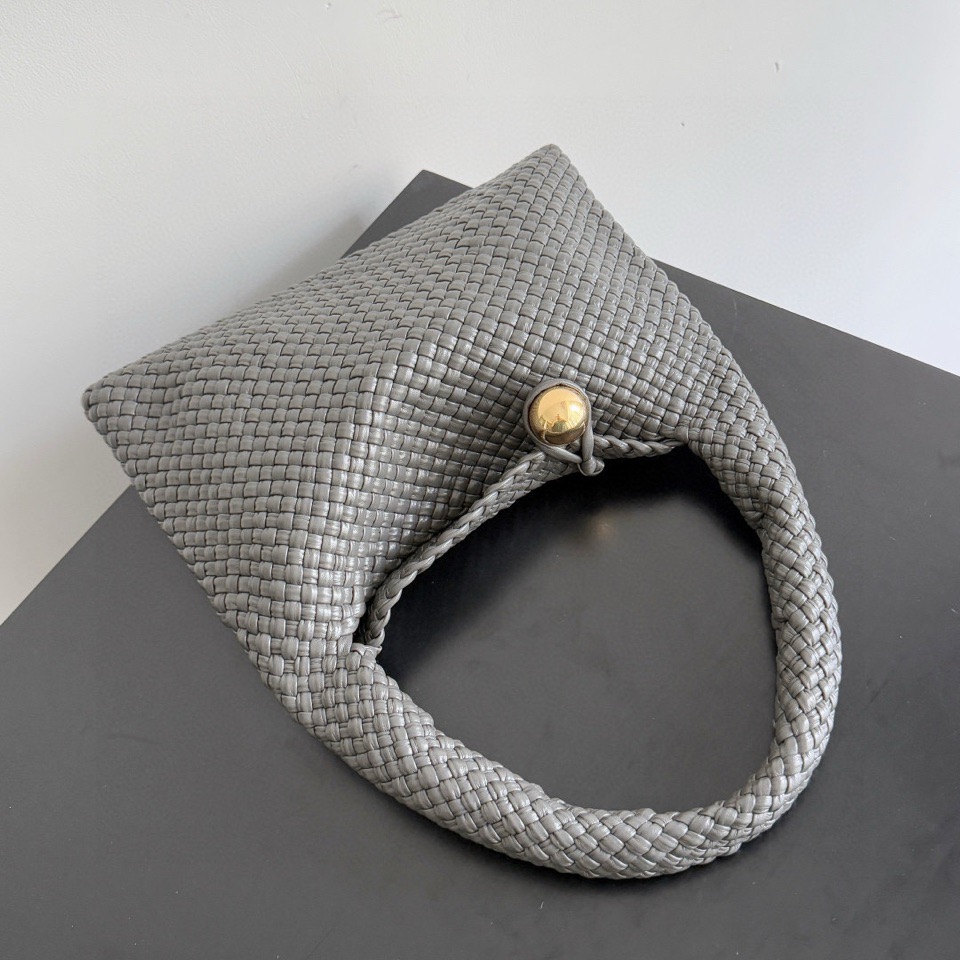 Bottega Veneta Tosca Hop Intrecciato Top Handle Bag 보테가 베네타 토스카 홉 인트레치아토 토트백 그레이 31cm 5