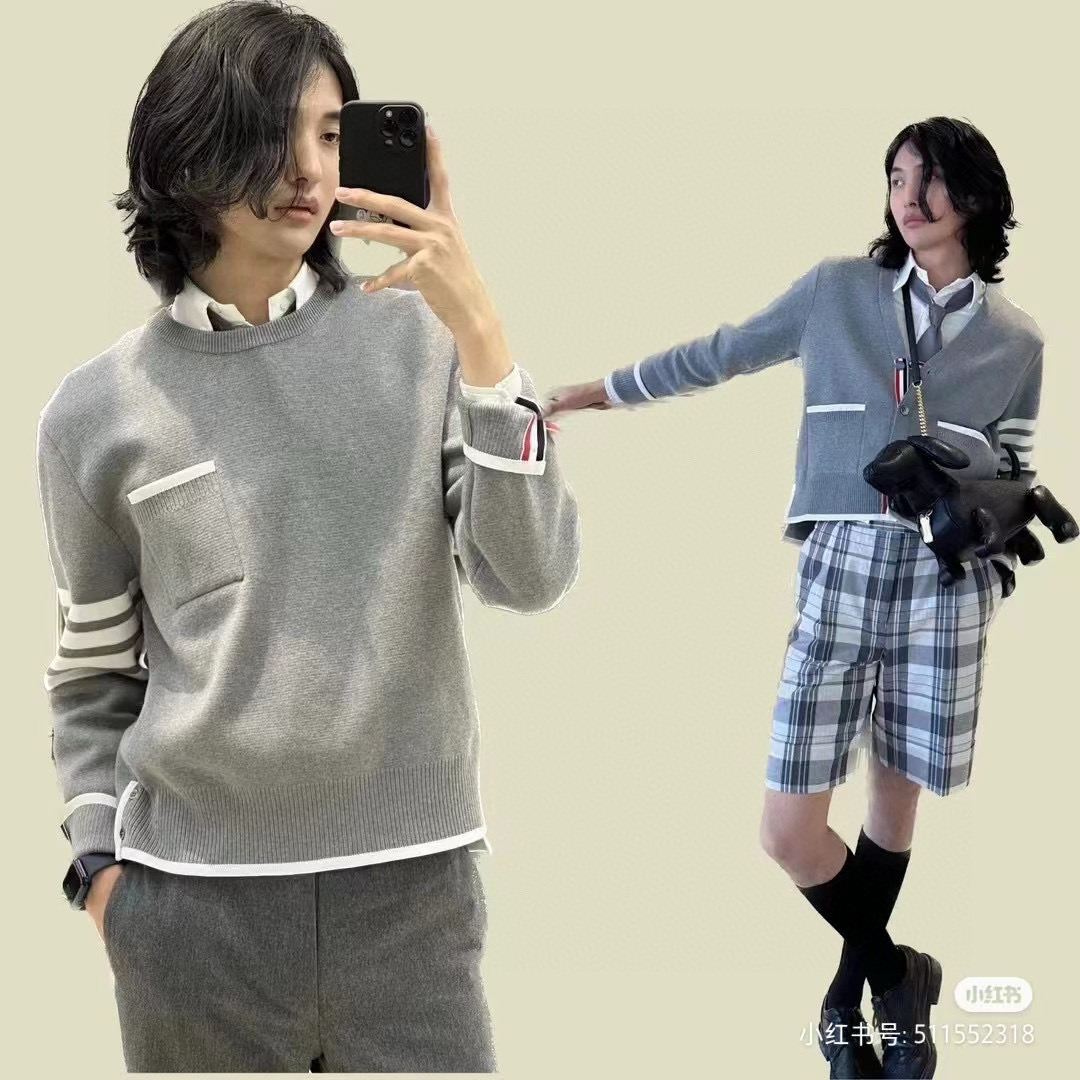 Thom Browne 톰브라운 TB23/FW 가슴 포켓 라운드넥 니트 스웨터 19