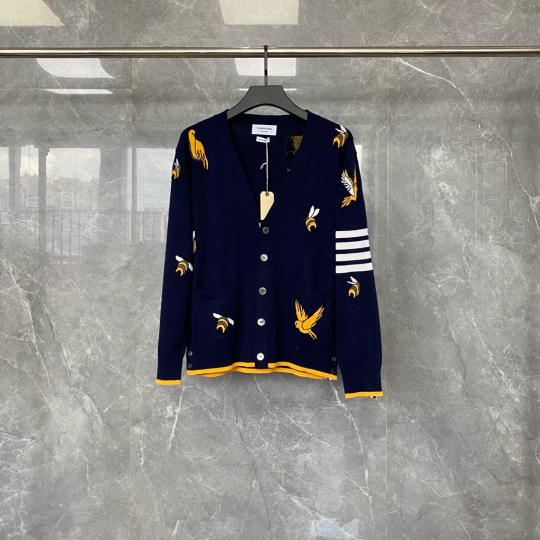 Thom Browne 톰브라운 TB23 FW 벌 자수 가디건 니트 6
