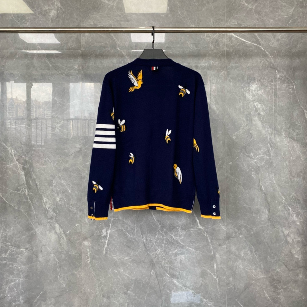 Thom Browne 톰브라운 TB23 FW 벌 자수 가디건 니트 7