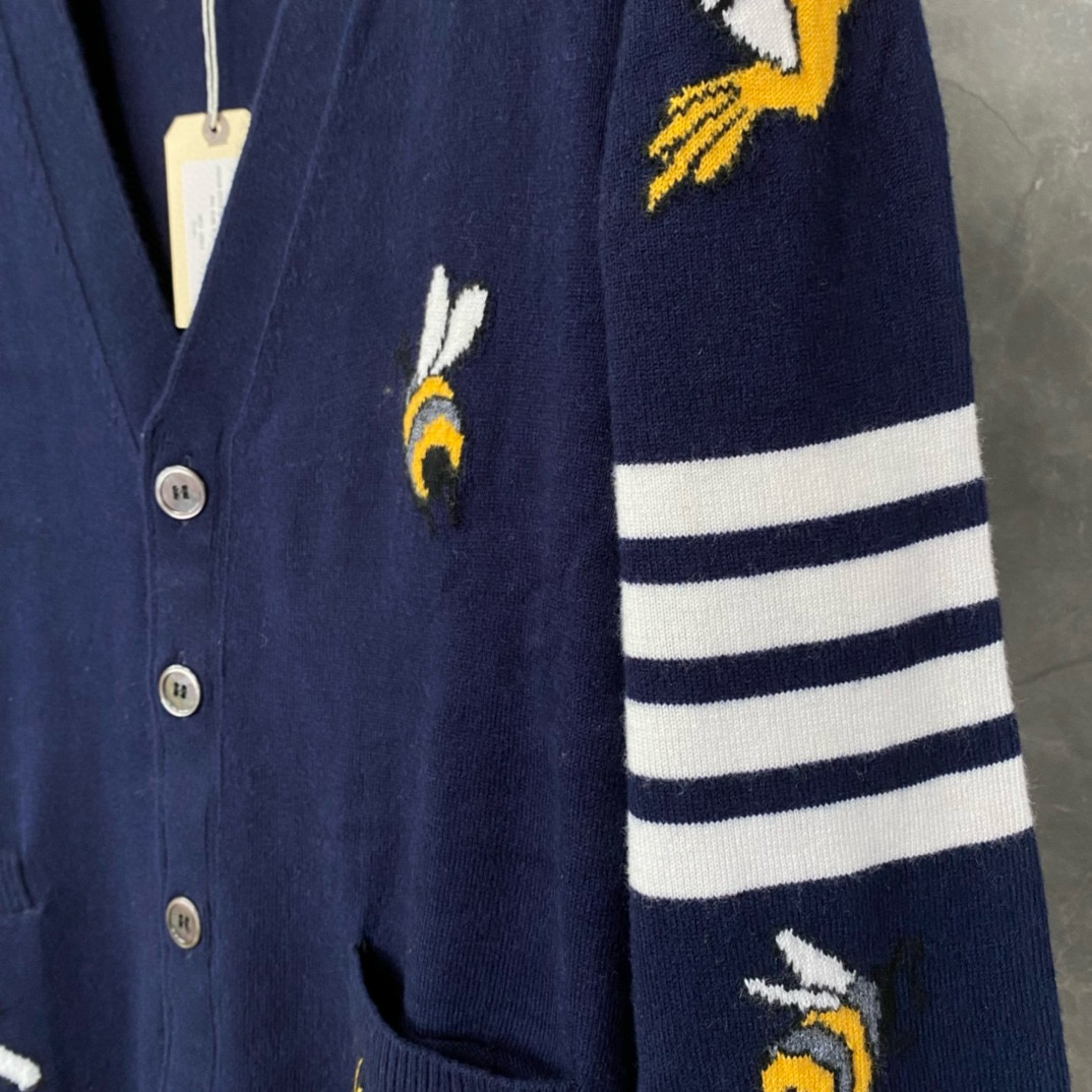 Thom Browne 톰브라운 TB23 FW 벌 자수 가디건 니트 9