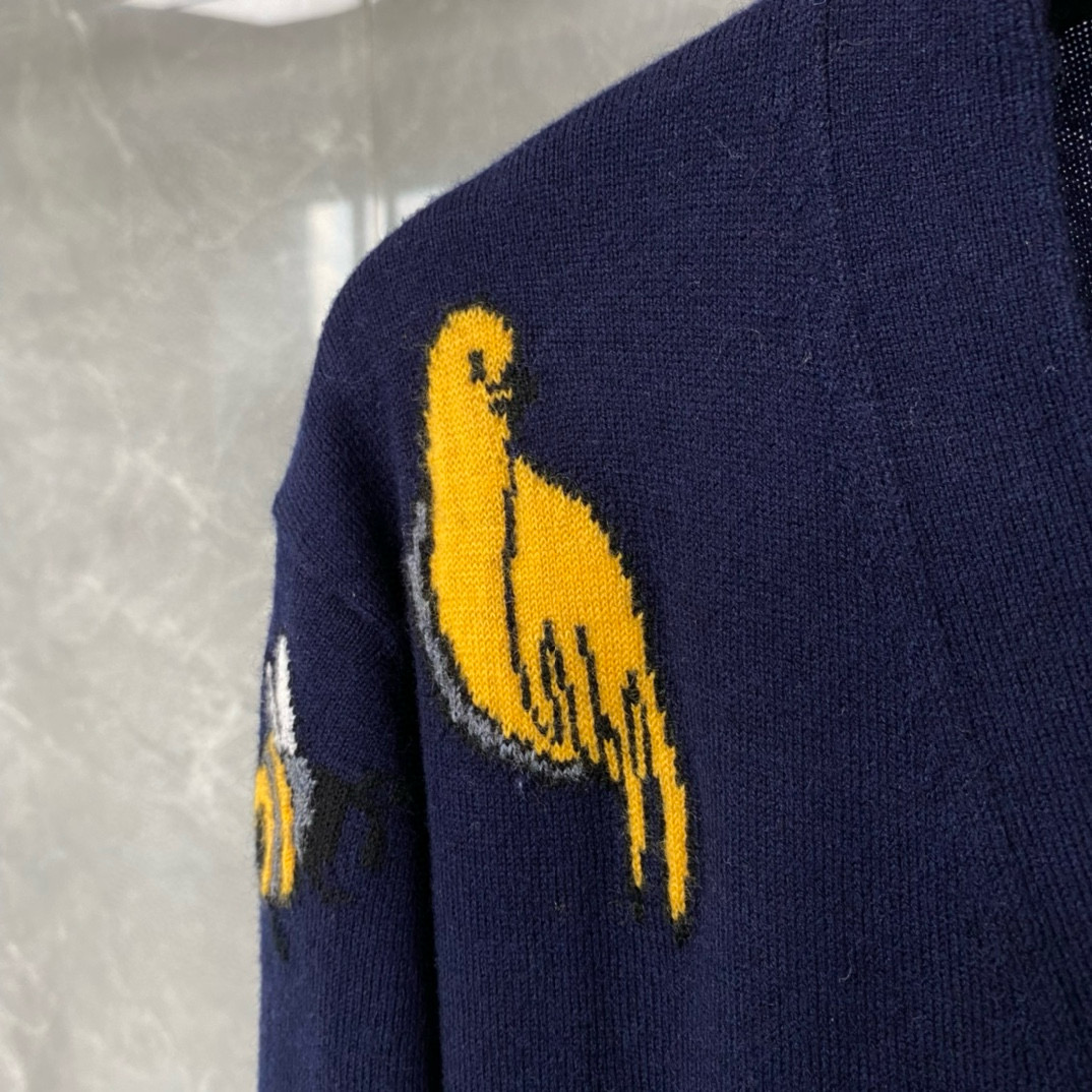 Thom Browne 톰브라운 TB23 FW 벌 자수 가디건 니트 10