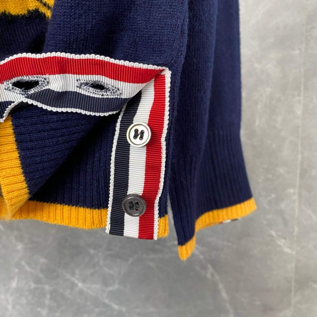 Thom Browne 톰브라운 TB23 FW 벌 자수 가디건 니트 11