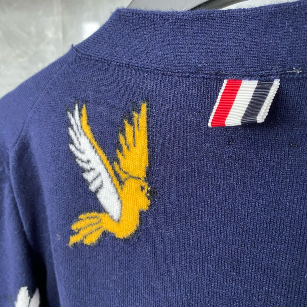 Thom Browne 톰브라운 TB23 FW 벌 자수 가디건 니트 14