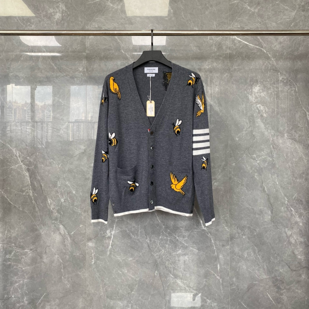 Thom Browne 톰브라운 TB23 FW 벌 자수 가디건 니트 6