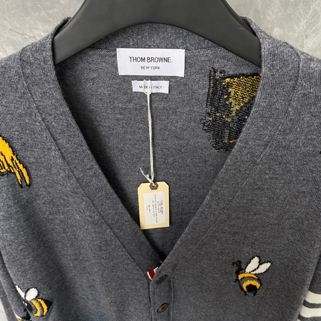 Thom Browne 톰브라운 TB23 FW 벌 자수 가디건 니트 8