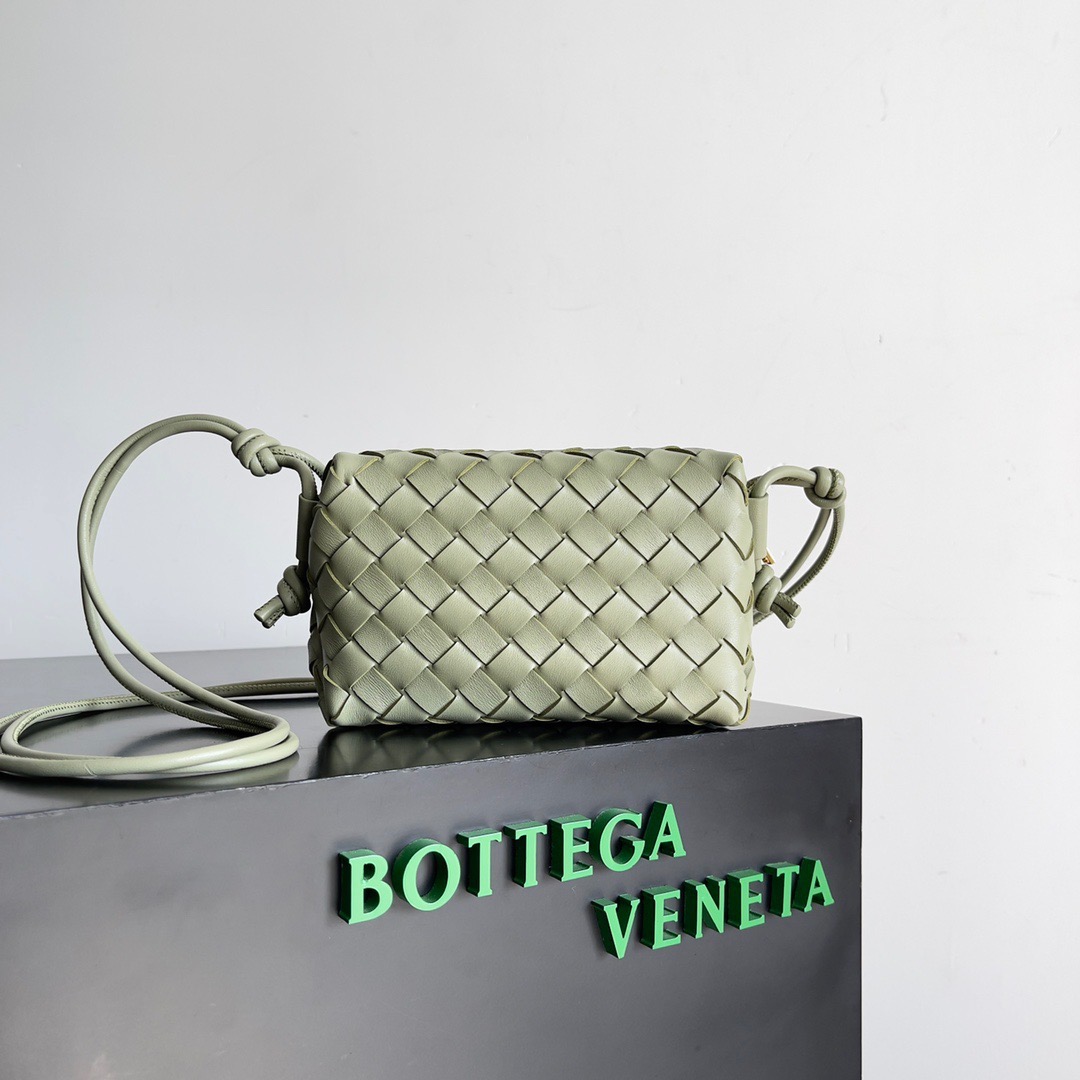 BOTTEGA VENETA 보테가베네타 인트레치아토 루프 카메라백 동석록 2