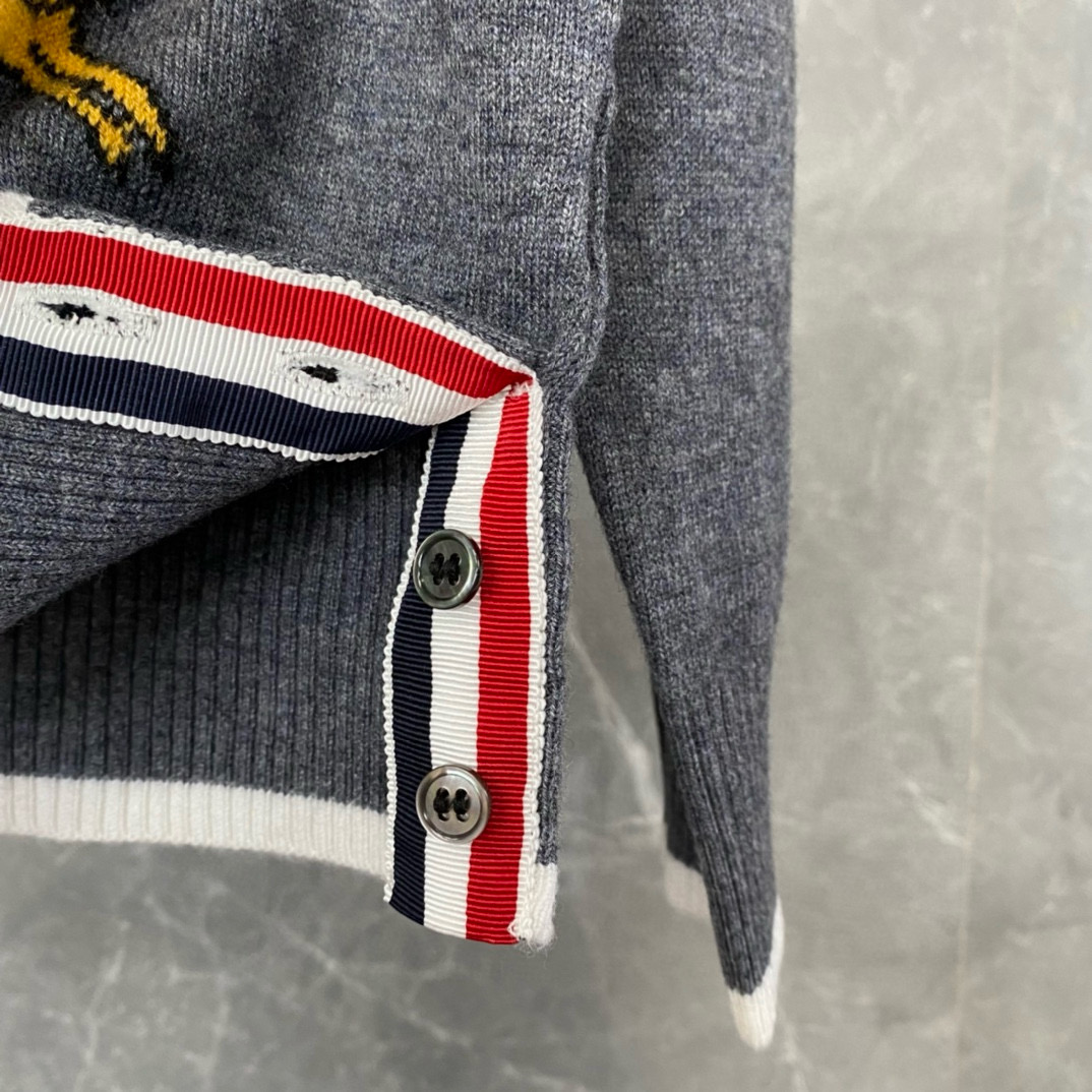 Thom Browne 톰브라운 TB23 FW 벌 자수 가디건 니트 12