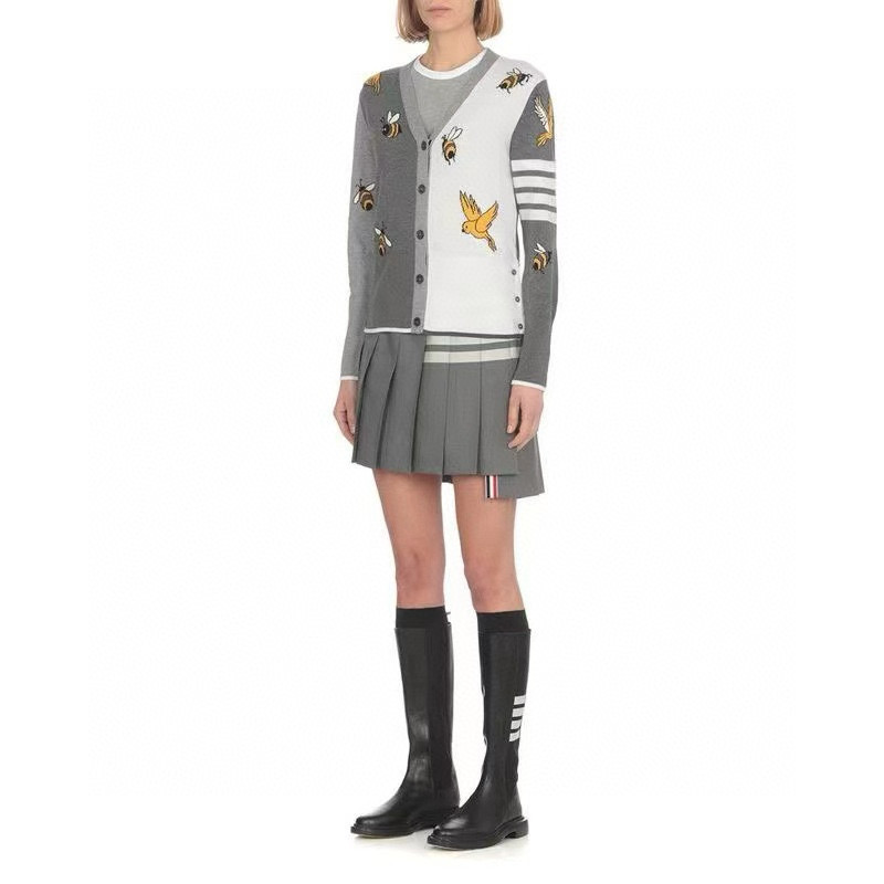 Thom Browne 톰브라운 TB23/FW 벌 자수 배색 가디건 3