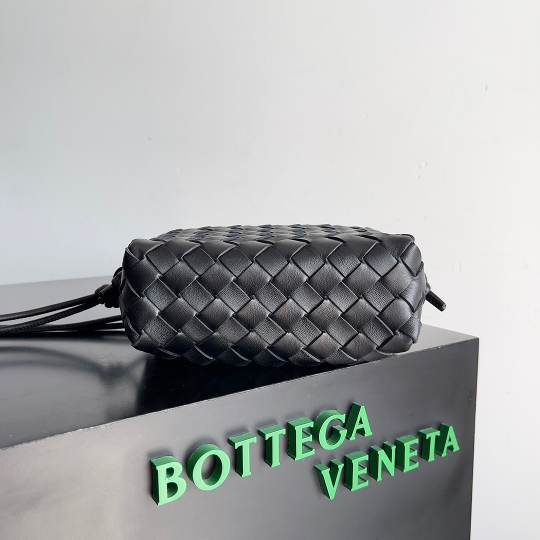 BOTTEGA VENETA 보테가베네타 보테가 베네타 인트레치아토 루프 카메라백 블랙 2