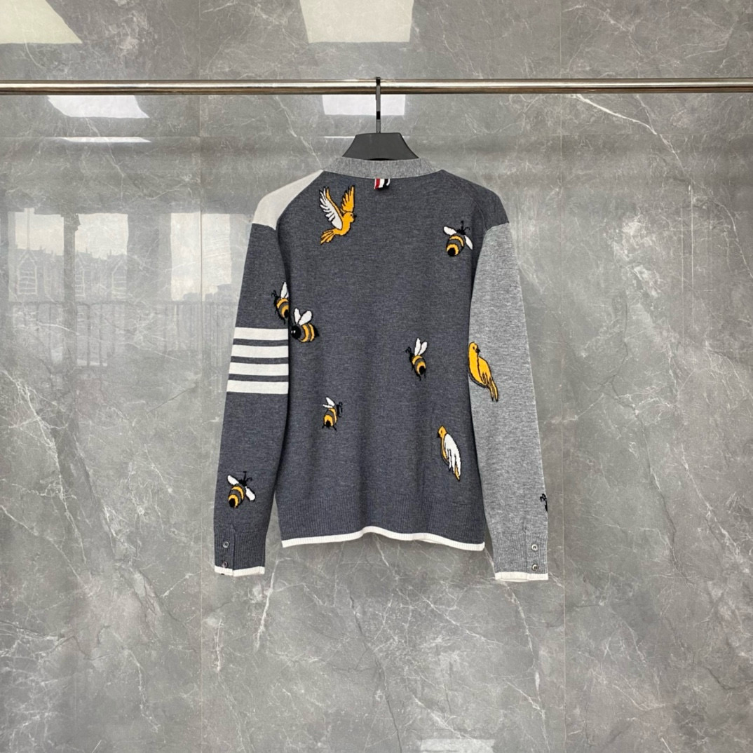 Thom Browne 톰브라운 TB23/FW 벌 자수 배색 가디건 6