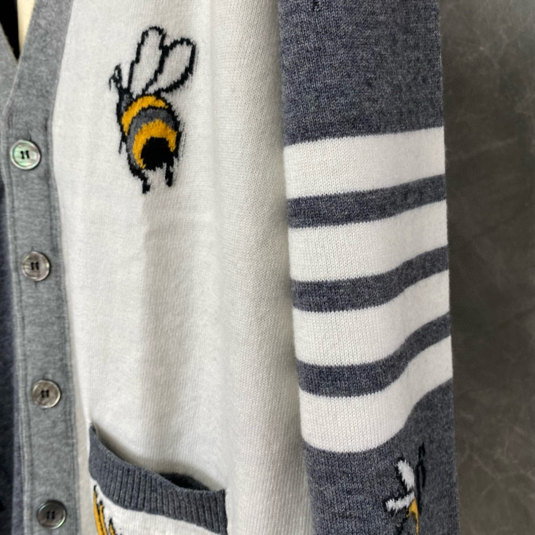 Thom Browne 톰브라운 TB23/FW 벌 자수 배색 가디건 9