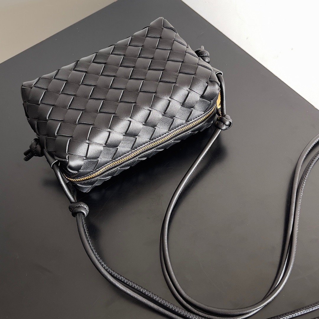 BOTTEGA VENETA 보테가베네타 보테가 베네타 인트레치아토 루프 카메라백 블랙 7