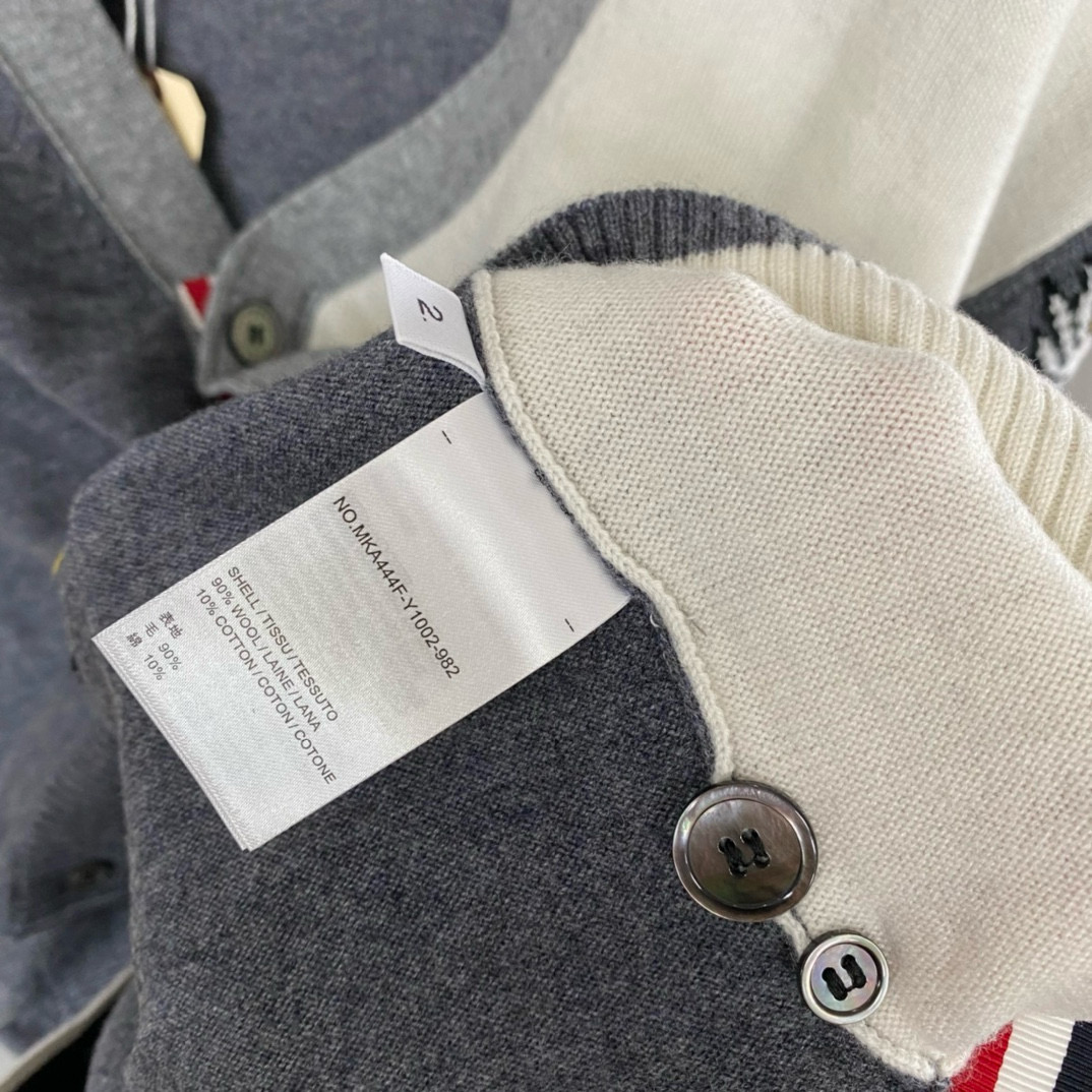 Thom Browne 톰브라운 TB23/FW 벌 자수 배색 가디건 11