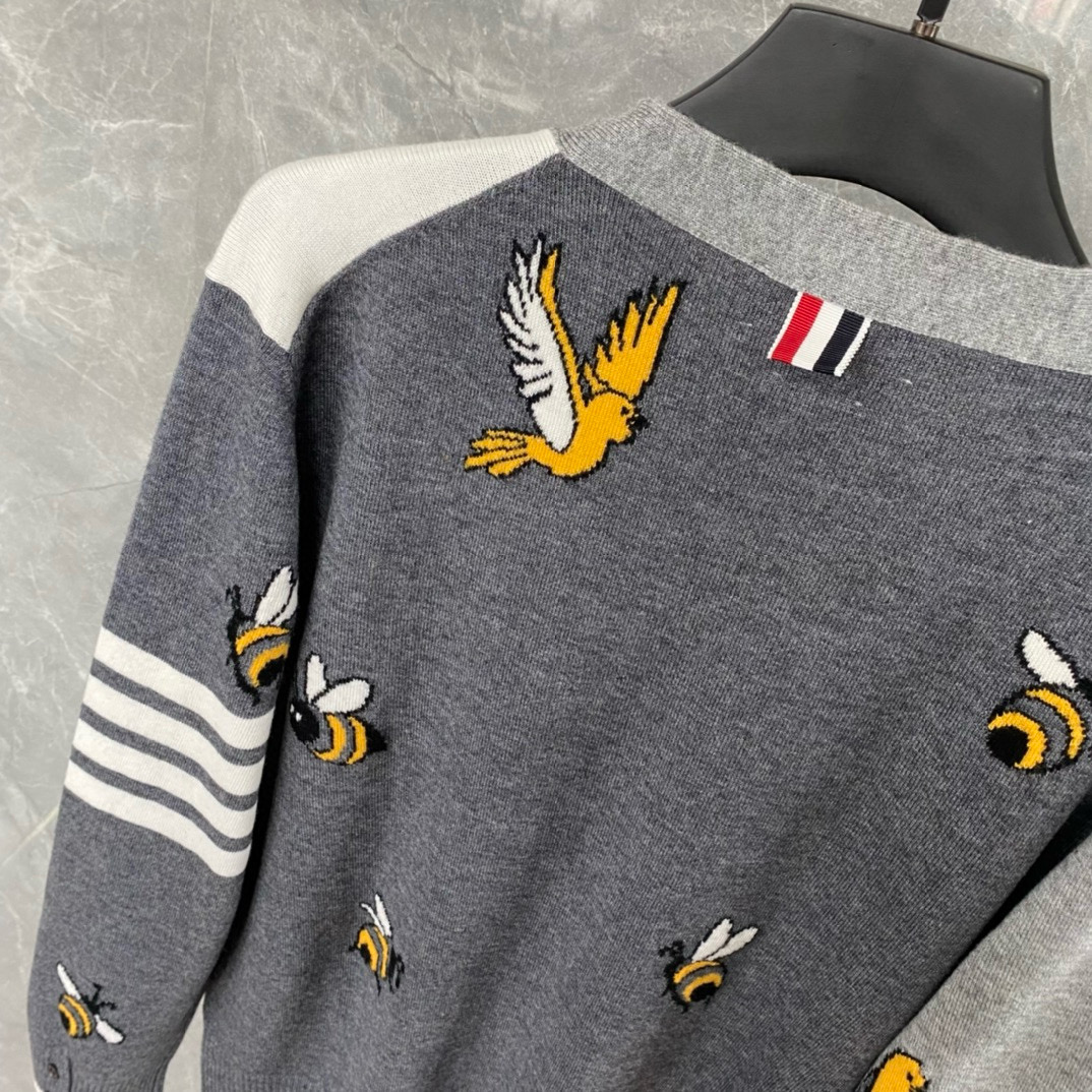 Thom Browne 톰브라운 TB23/FW 벌 자수 배색 가디건 12